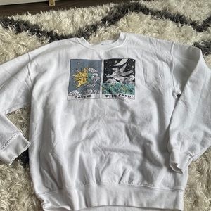 Sweatshirt.
